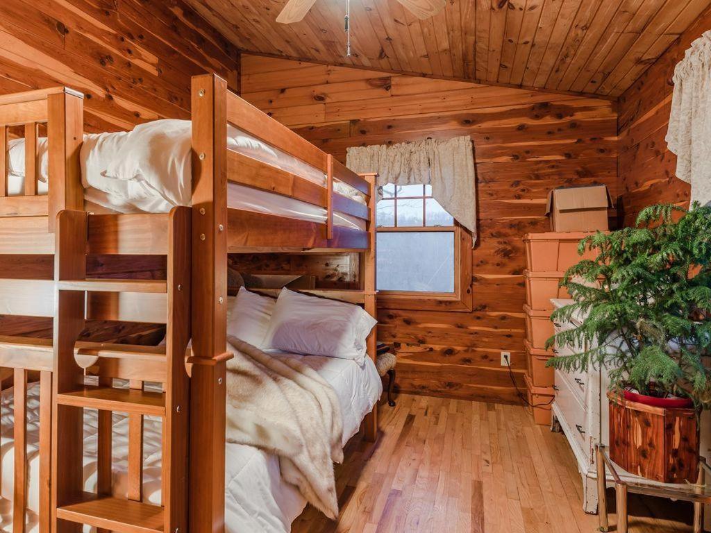 Fly Away Cabin- Modern, Serene, And Convenient Compton Exteriör bild