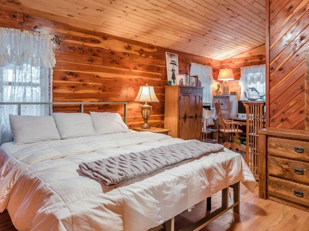 Fly Away Cabin- Modern, Serene, And Convenient Compton Exteriör bild