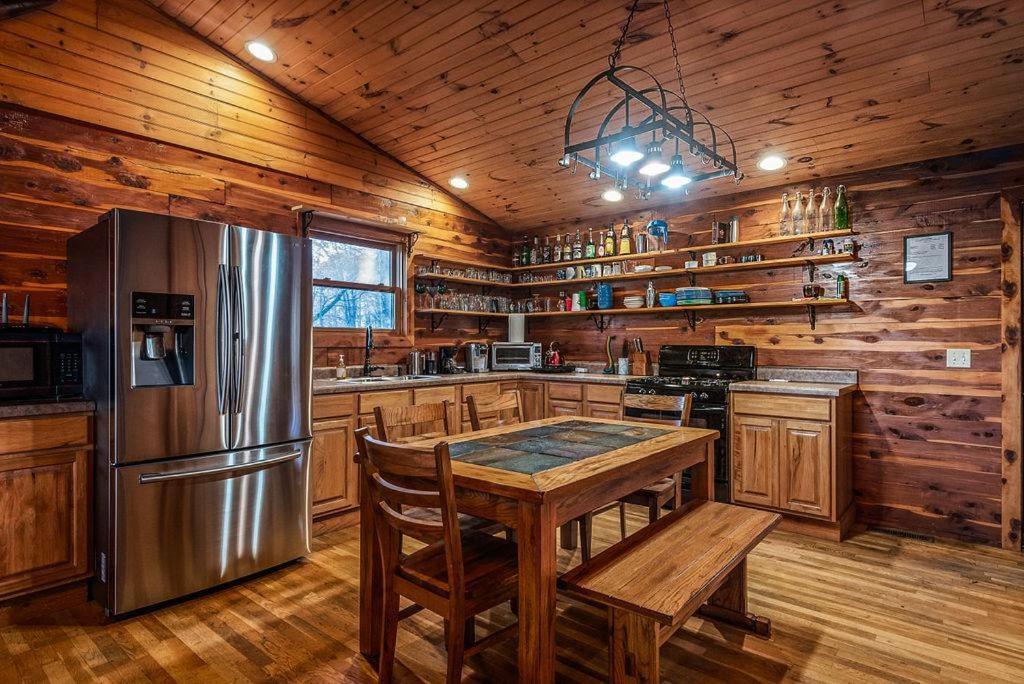 Fly Away Cabin- Modern, Serene, And Convenient Compton Exteriör bild